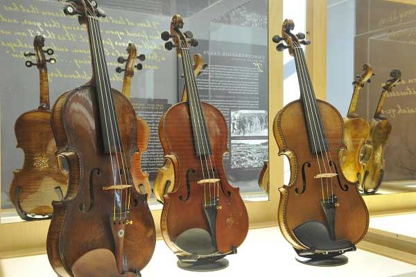 Charlotte to present East Coast premiere of Violins of Hope song cycle