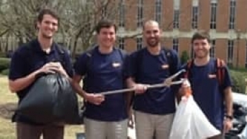 Campus Cleanup volunteers