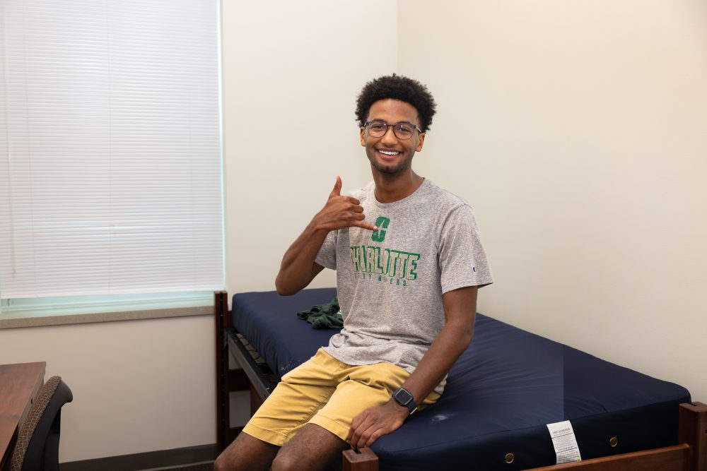Student throws pick up in new dorm room