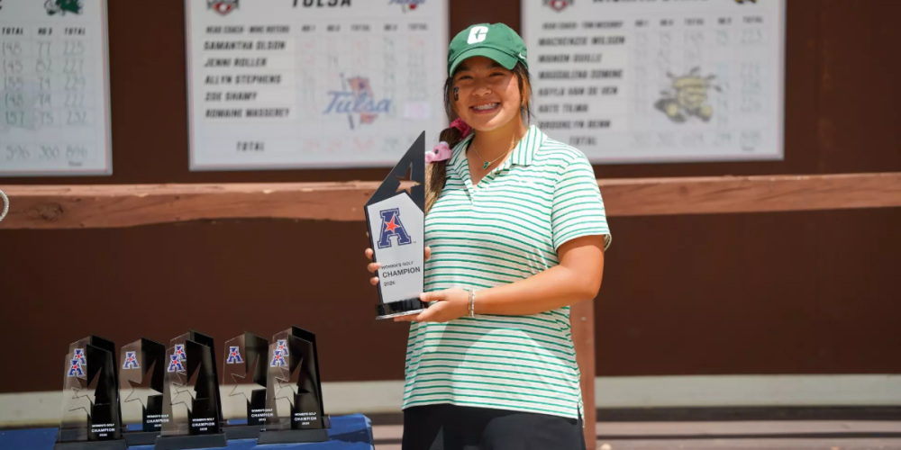 Pinky Chaisilprungruang holds Women's Golfer of the Year Award