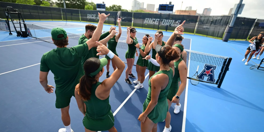 Women's tennis team cirlce together and put "picks up" at American Athletic Conference Championship