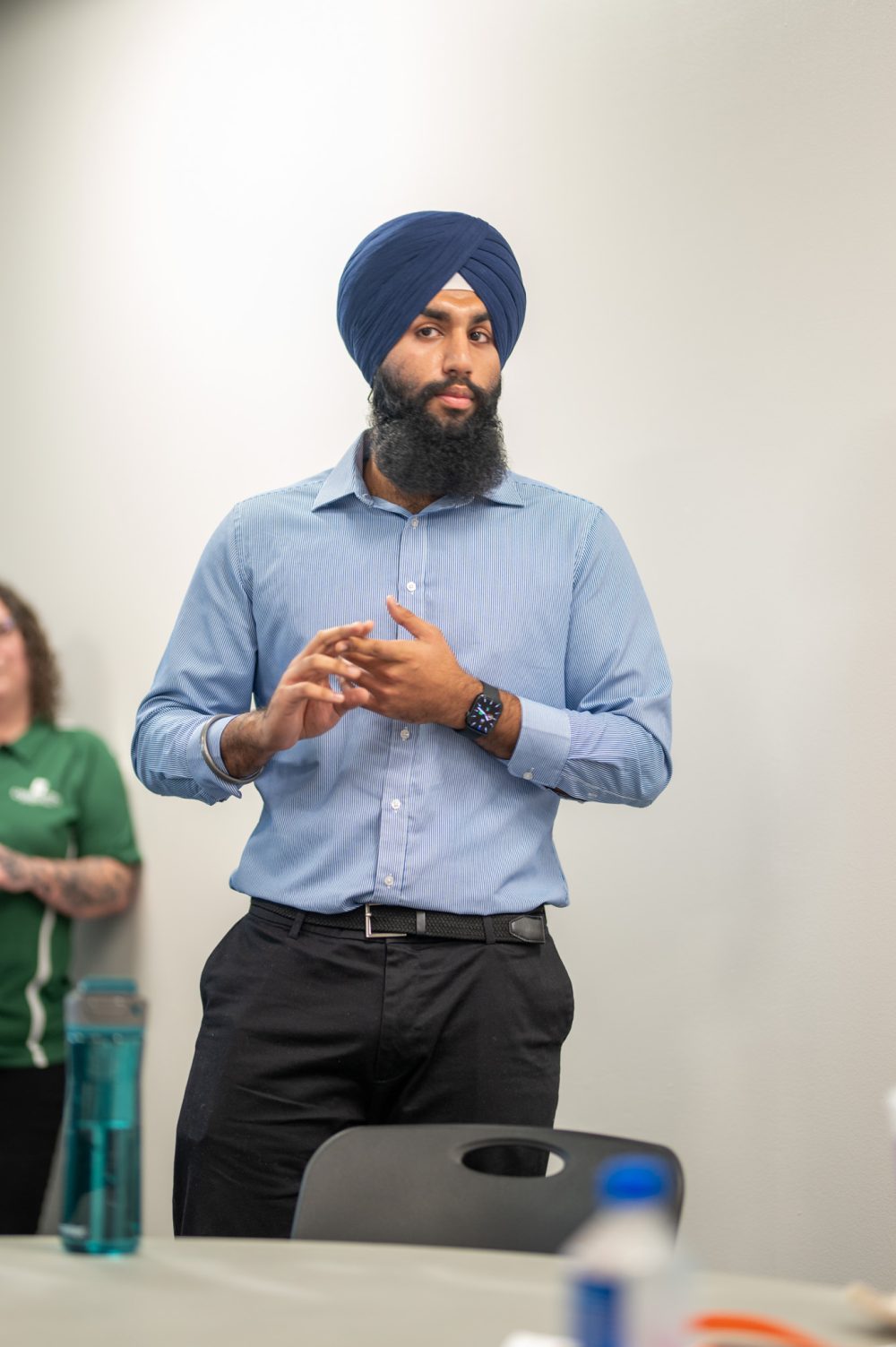 Japjot Singh explains his project at the Student AI Fellows showcase