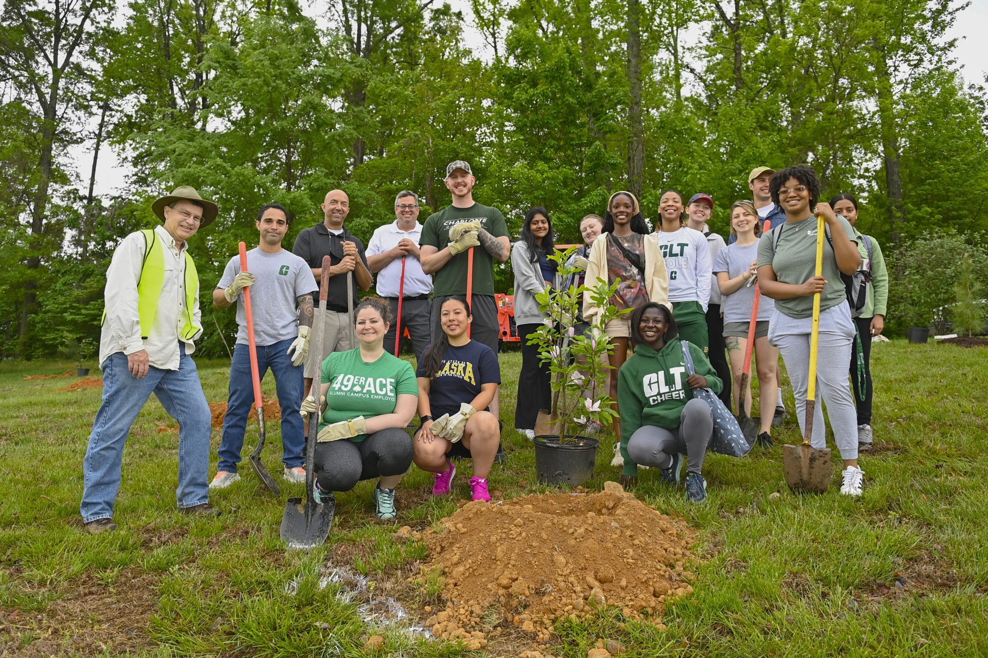 Faculty, Staff and Students at Campus Beautification Day