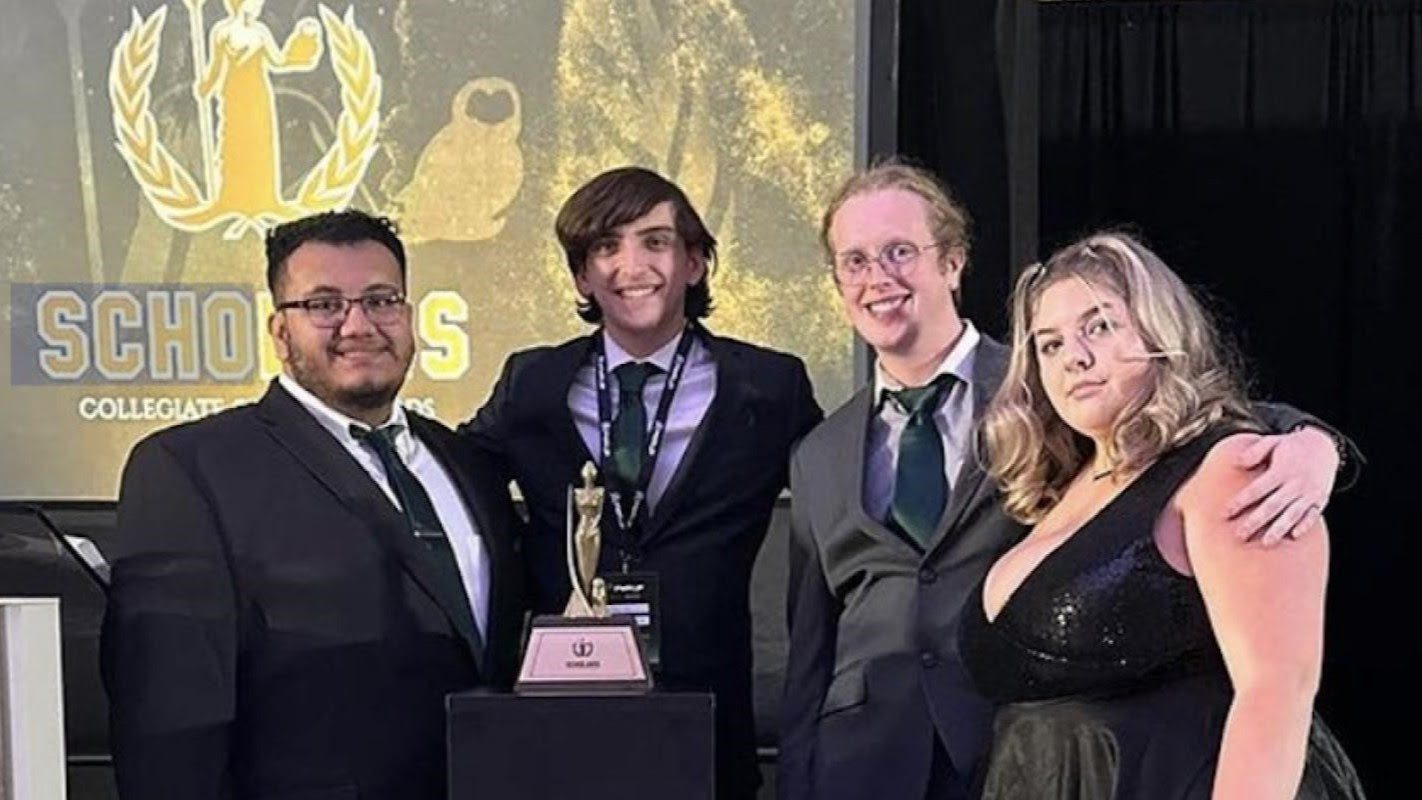 Photo of Niner Esports Club winning award