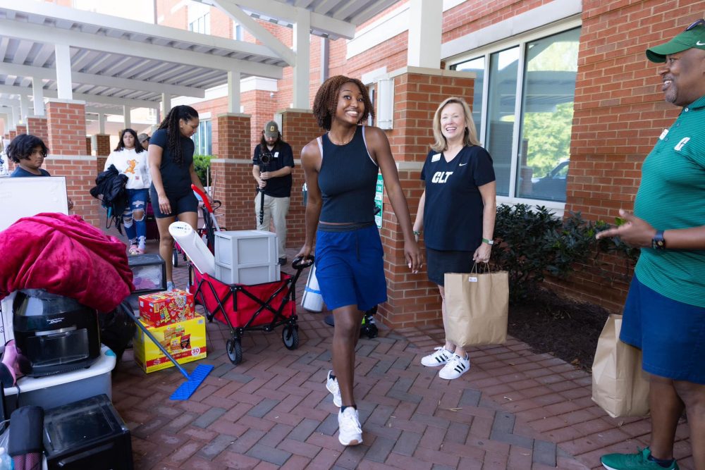 Students moving in