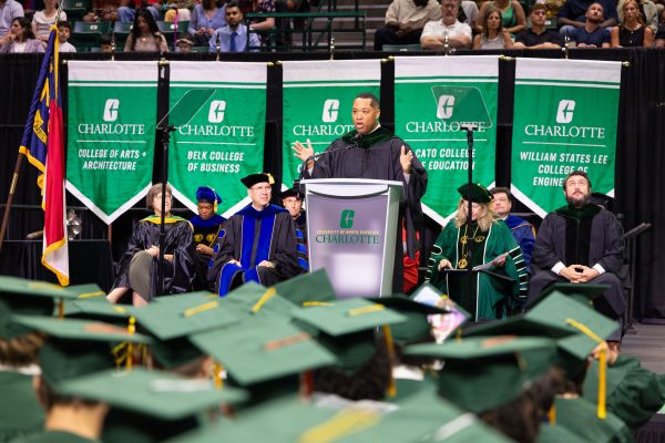 Dontá Wilson ‘97 addresses graduates