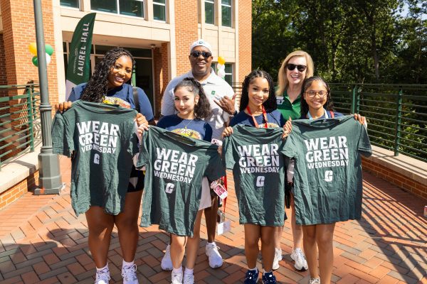Chancellor Gaber and VC Bailey with students during move in.