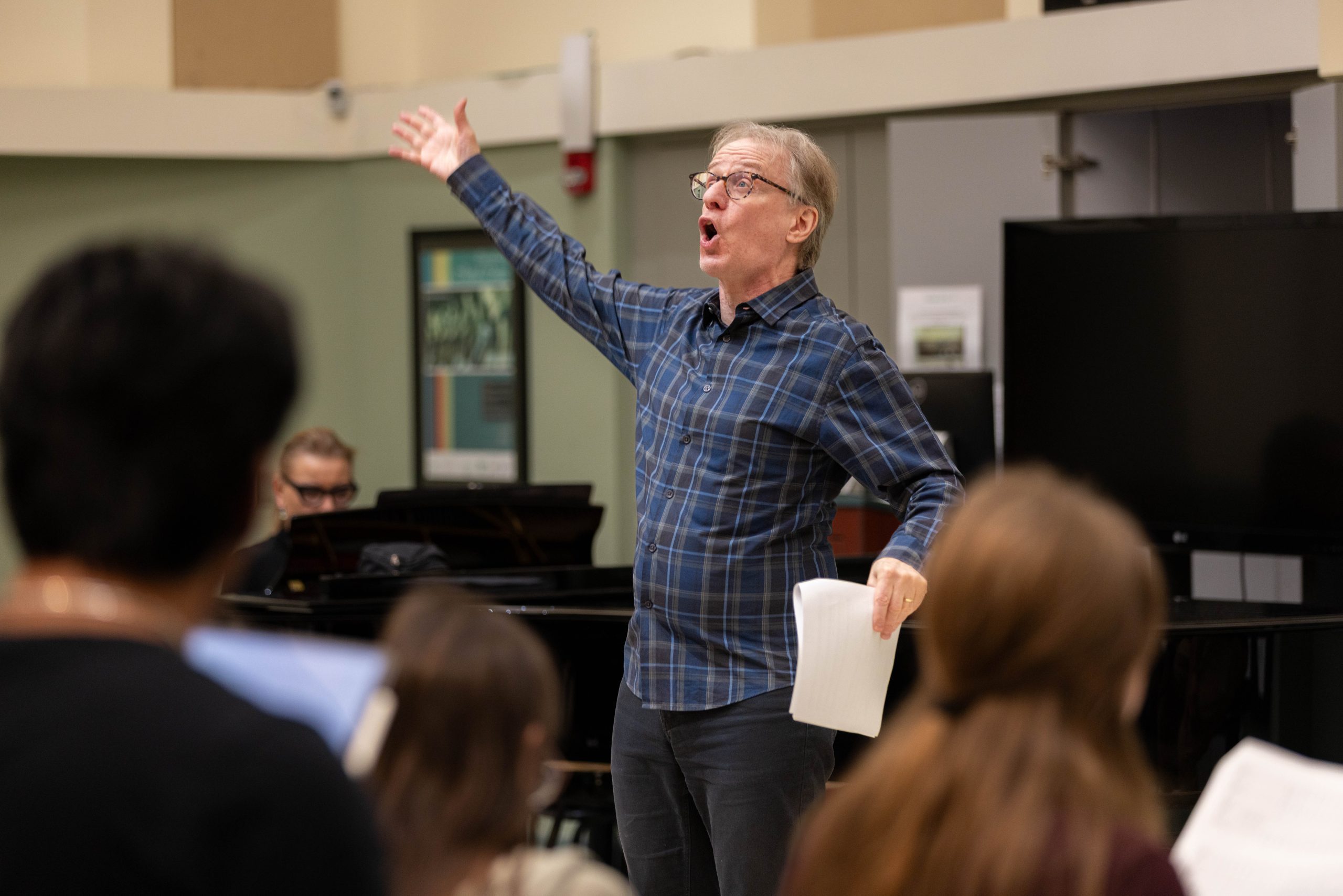 Binyumen Schaechter Binyumen Schaechter performing in a classroom