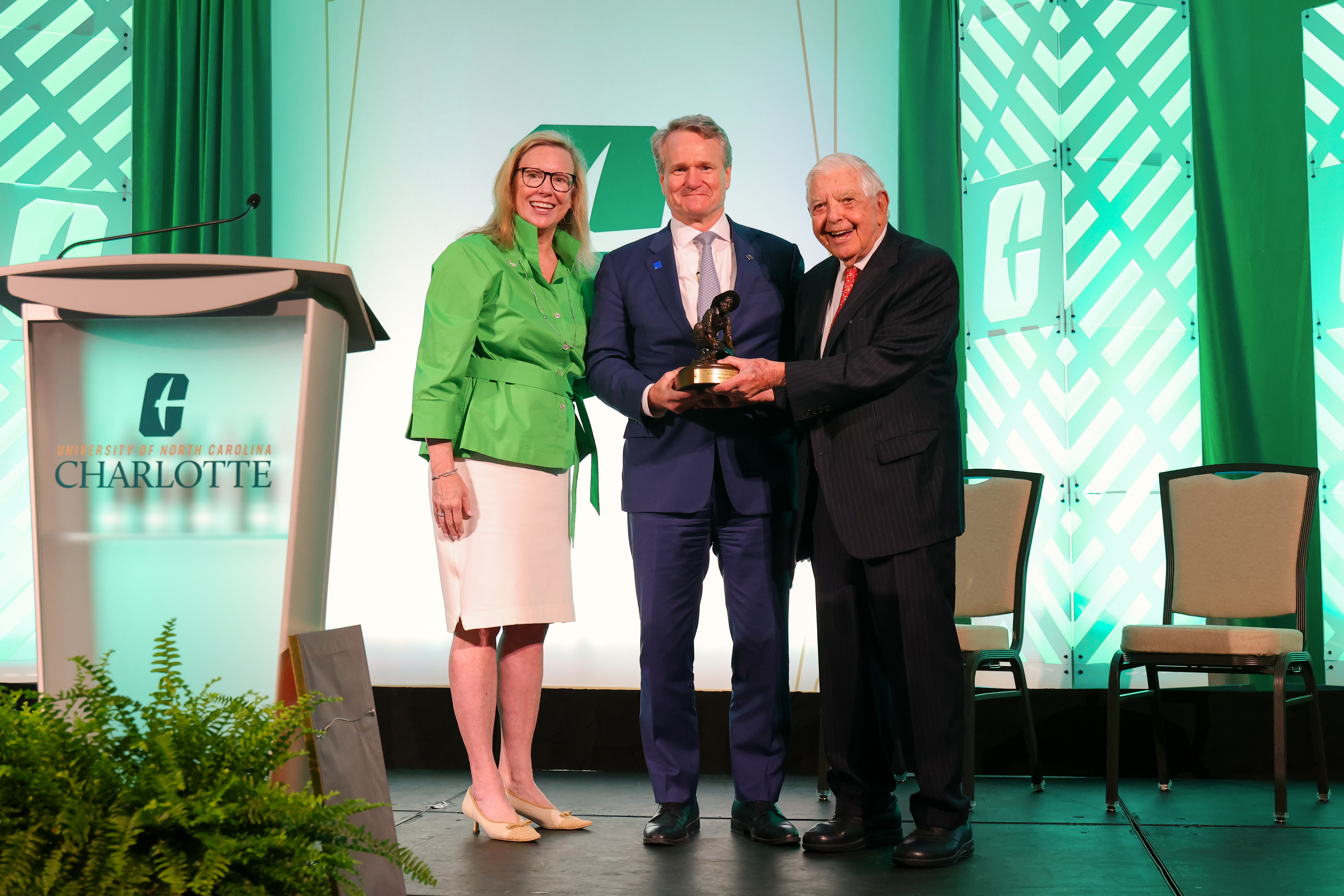 Brian Moynihan receives distinguished Service Award