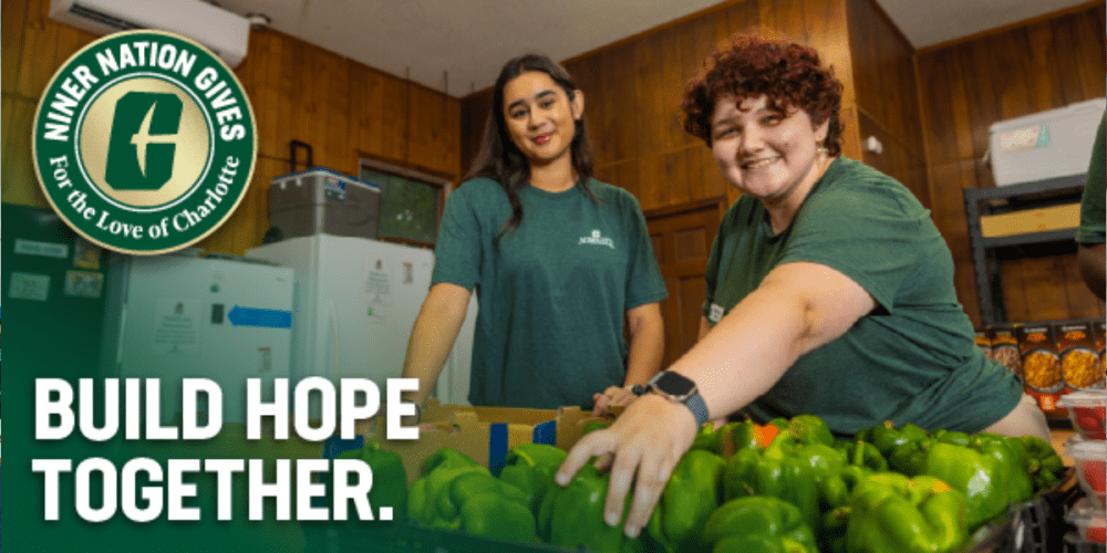 Students volunteering a Niner Pantry