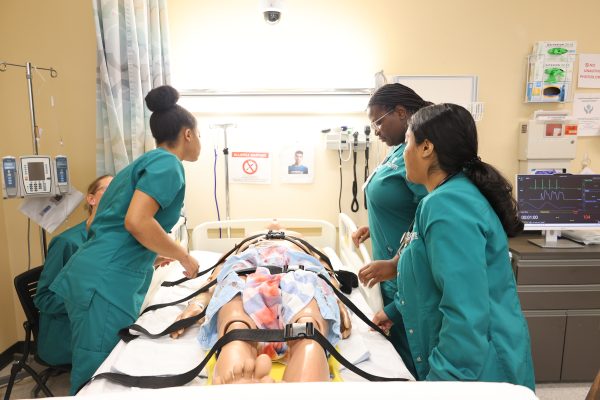 Nurisng students in the simulation lab